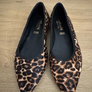 Bertuchi Leopard Print Leather Flats